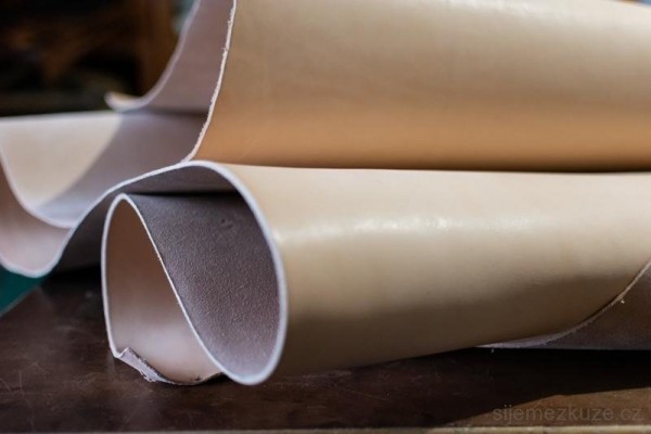 WHOLE HALF (non - rolled) AT DISCOUNTED PRICES 2,5 - 3 mm celý kus za zvýhodněnou cenu 226 dm2 od 22,- za 1 dm2