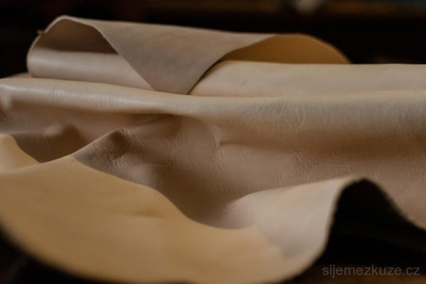PIECES (less rolled) up to 20 dm² at DISCOUNTED PRICES 1,8 - 2,2 mm 65 dm2 MÉNĚ VALCHOVANÁ